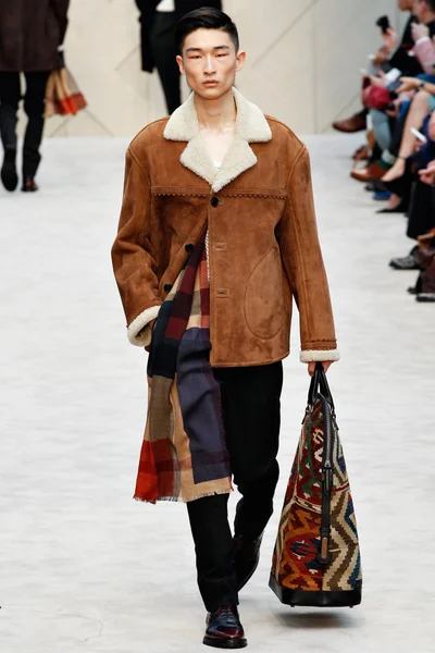 Look 15
